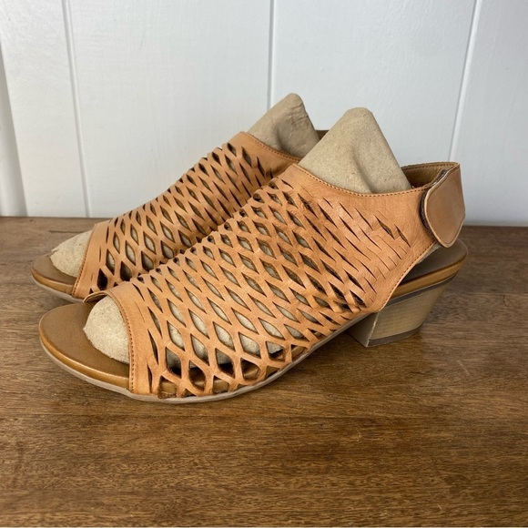 BUENO Women’s Lacey Slingback Leather Sandals in Tan size 39 - Picture 1 of 8
